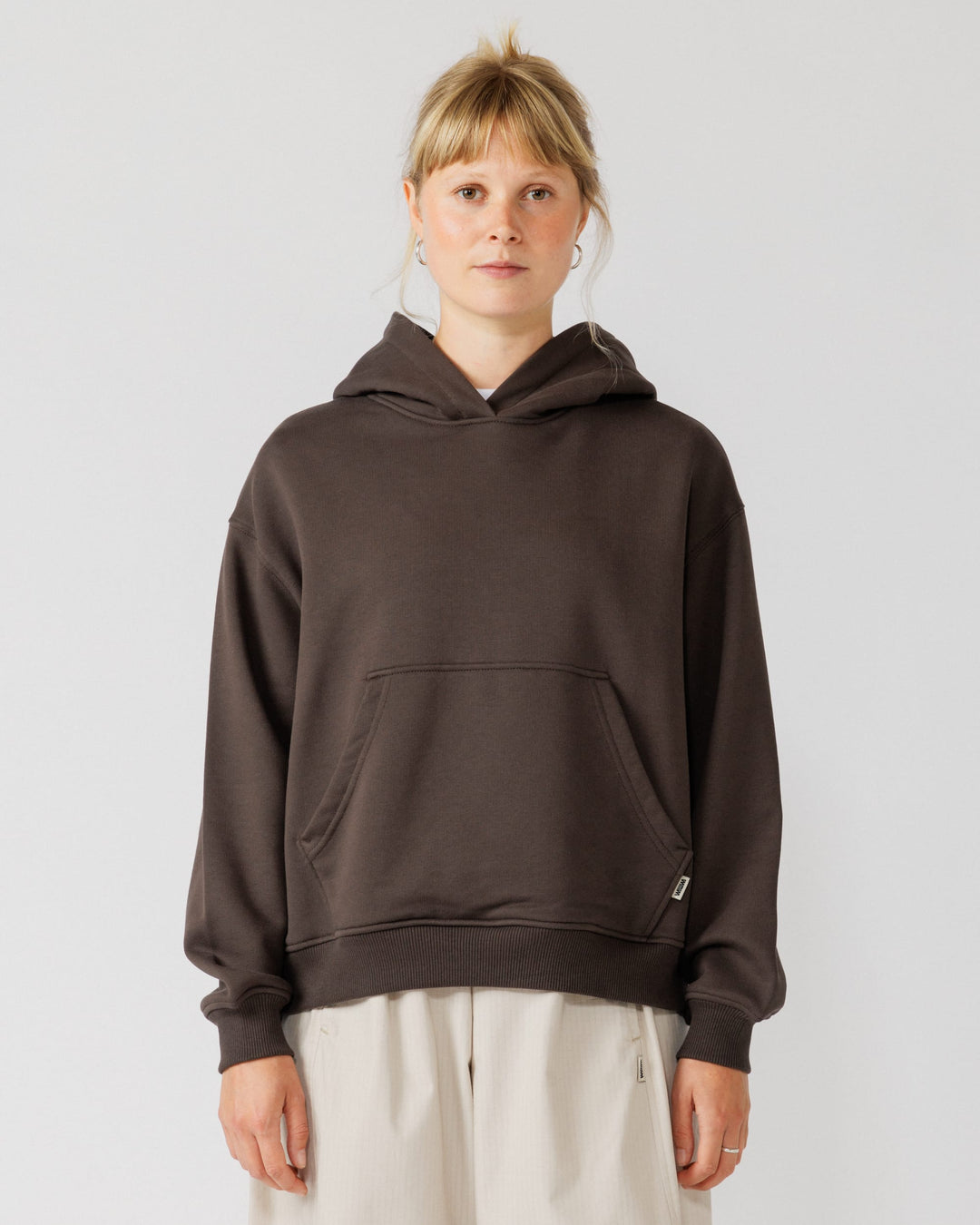 520 Organic Hoody - Chocolate Brown — women's fit front crop