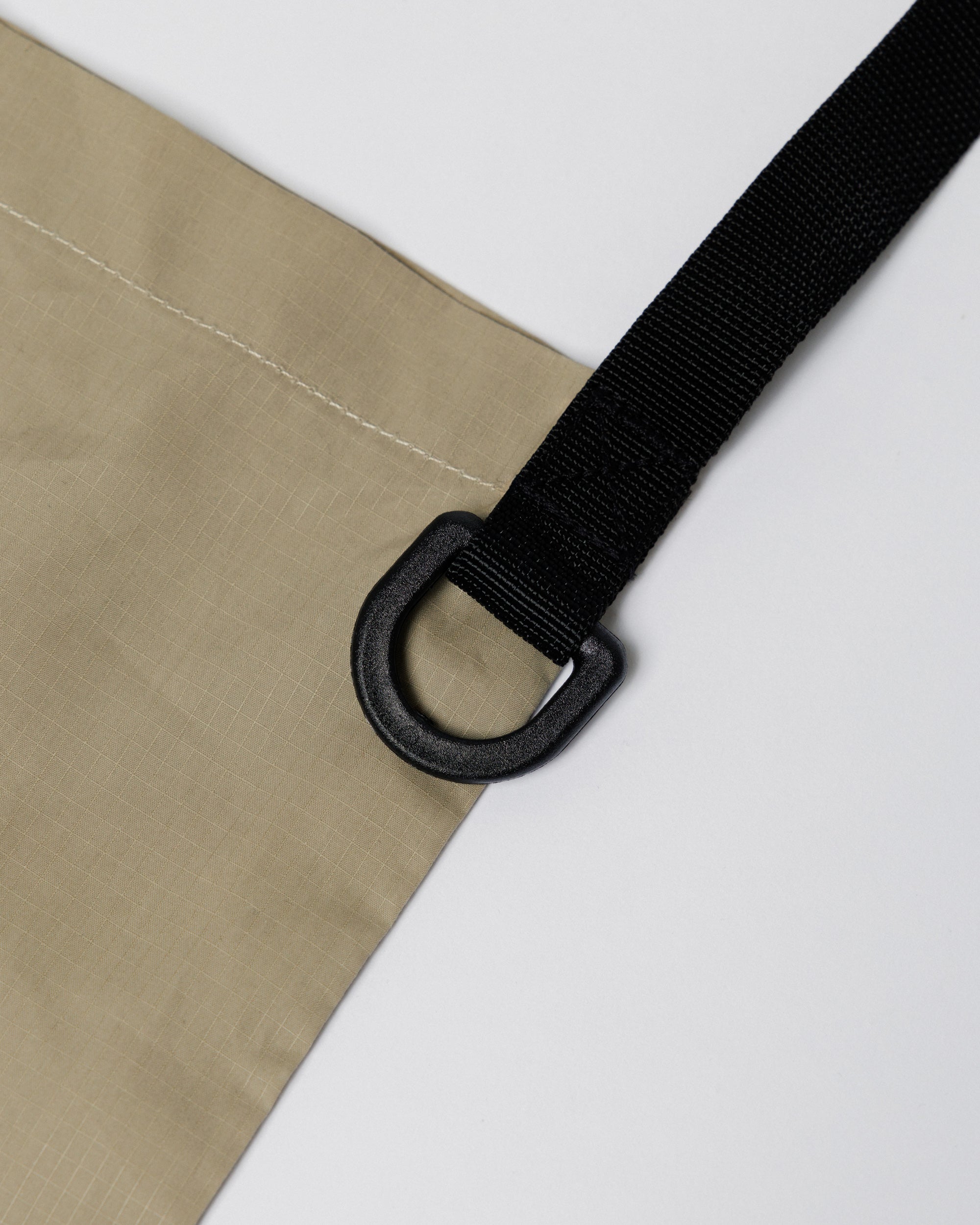 Outnback Musette in stone, D-ring strap attachment detail